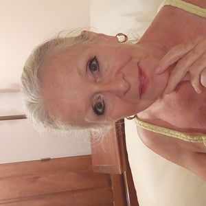 Meet your Posher, Laurie